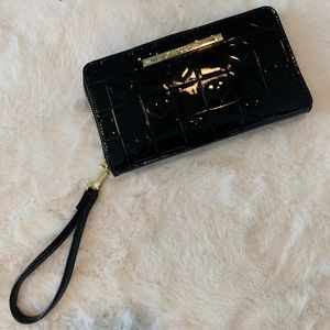 🖤 Betsey Johnson wristlet 🖤🖤